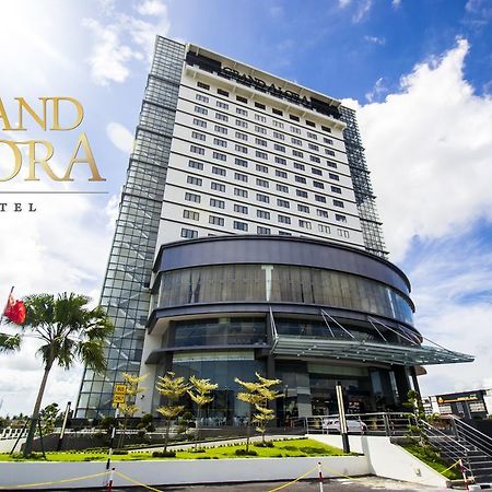 Grand Alora Hotel Алор Сетар Екстериор снимка