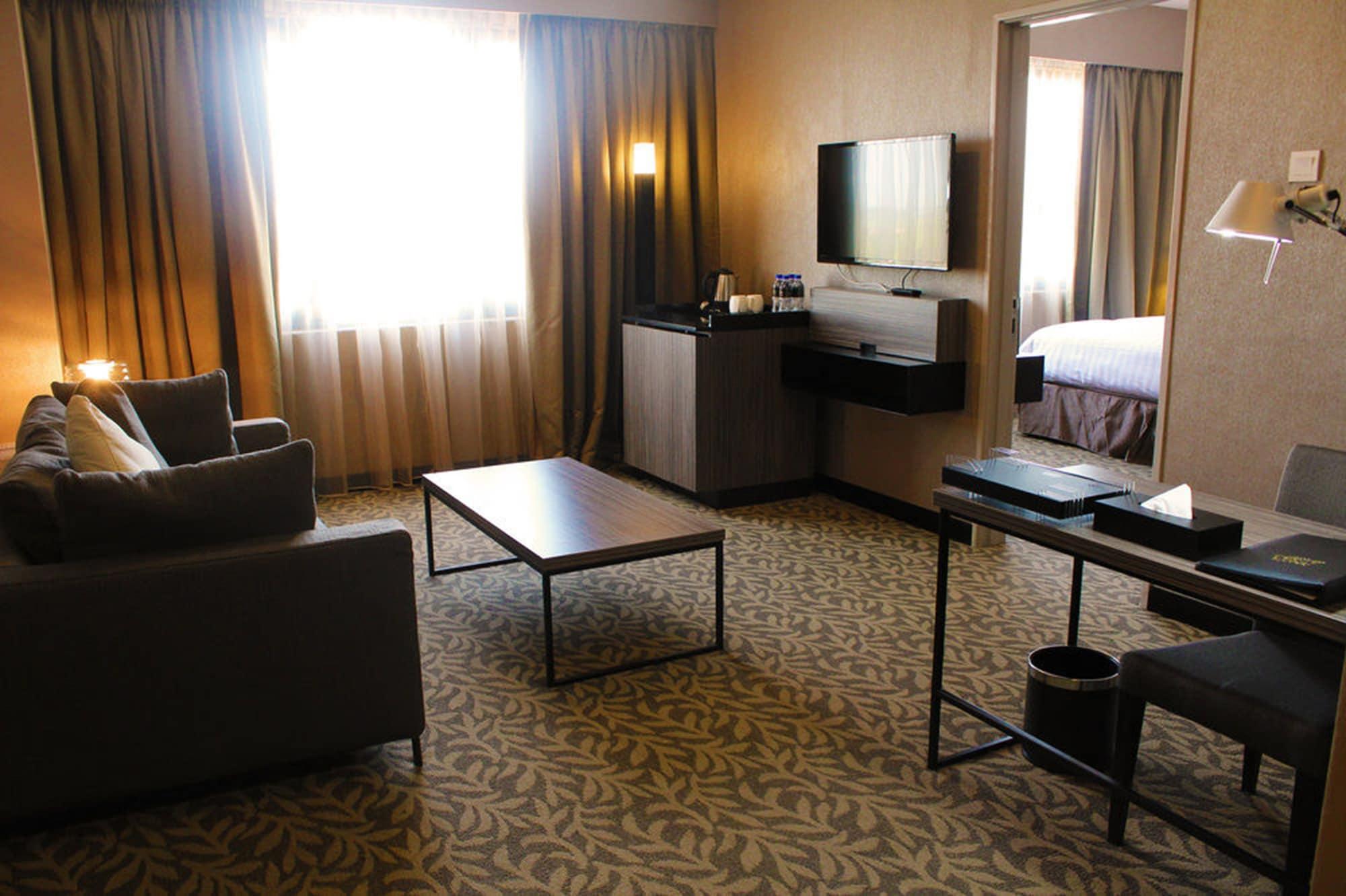 Grand Alora Hotel Алор Сетар Екстериор снимка