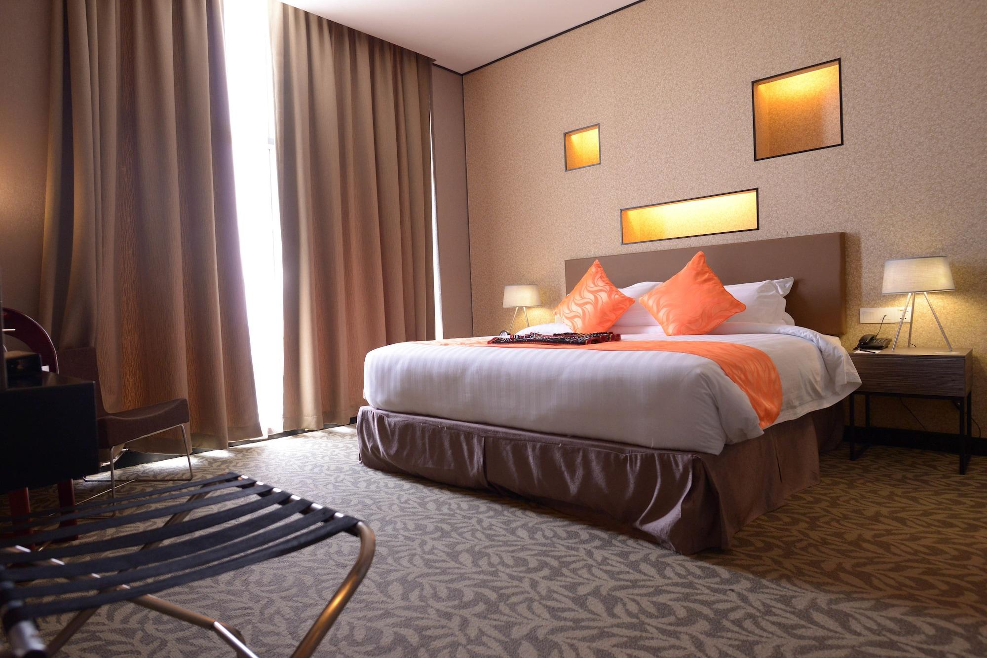 Grand Alora Hotel Алор Сетар Екстериор снимка