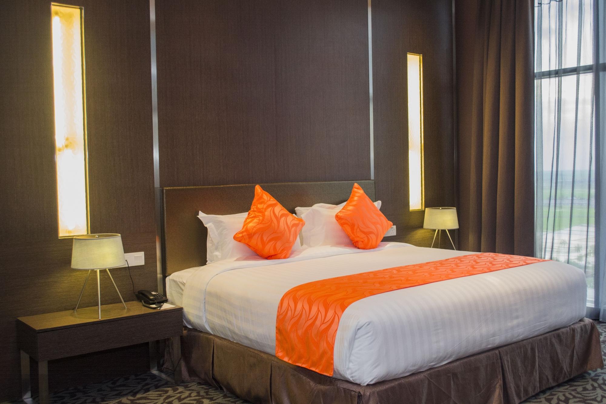 Grand Alora Hotel Алор Сетар Екстериор снимка