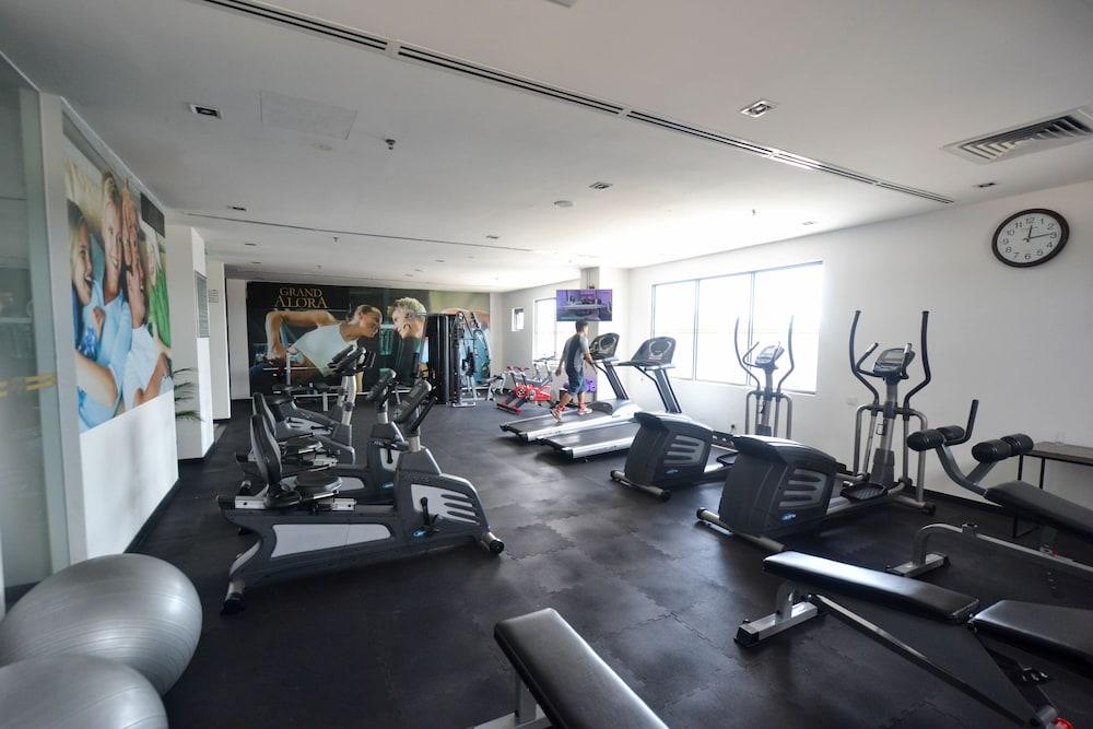 Grand Alora Hotel Алор Сетар Екстериор снимка