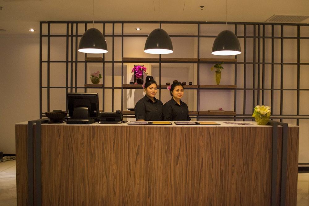 Grand Alora Hotel Алор Сетар Екстериор снимка