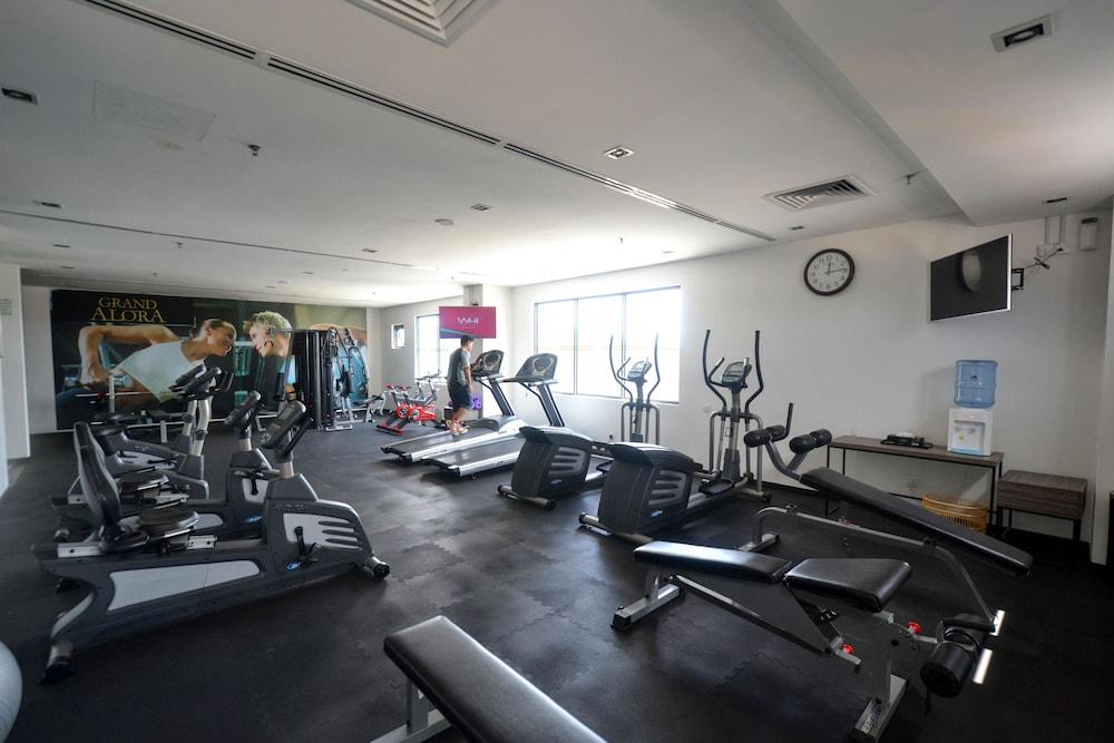 Grand Alora Hotel Алор Сетар Екстериор снимка