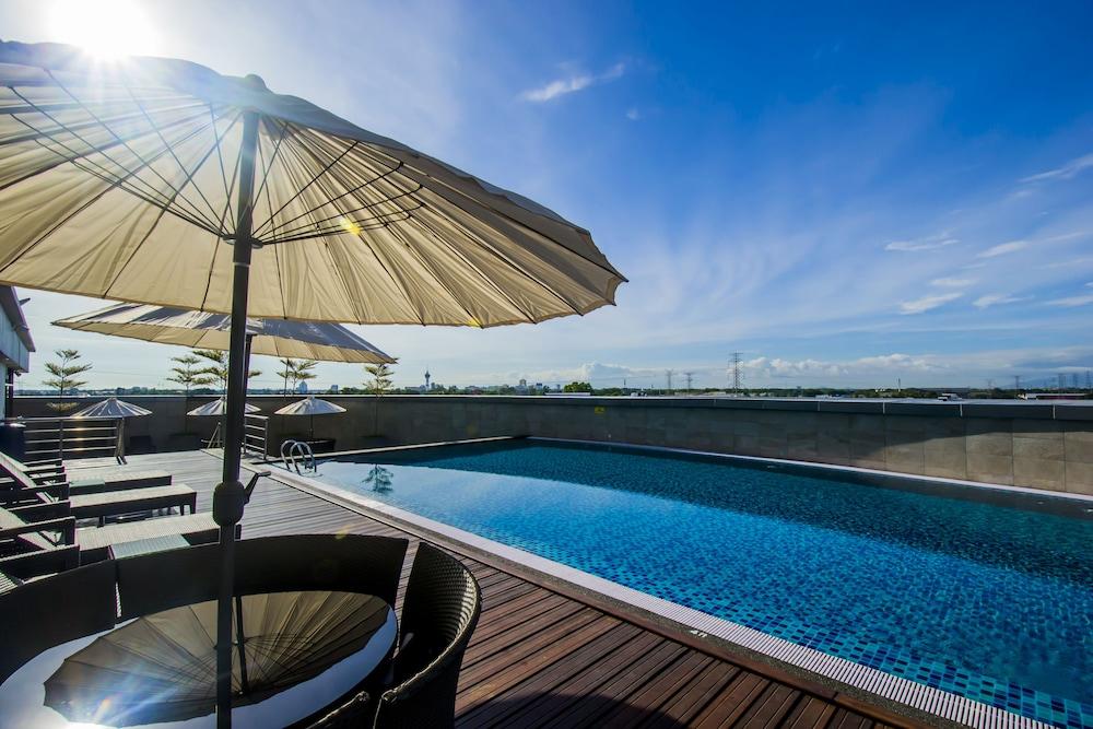 Grand Alora Hotel Алор Сетар Екстериор снимка