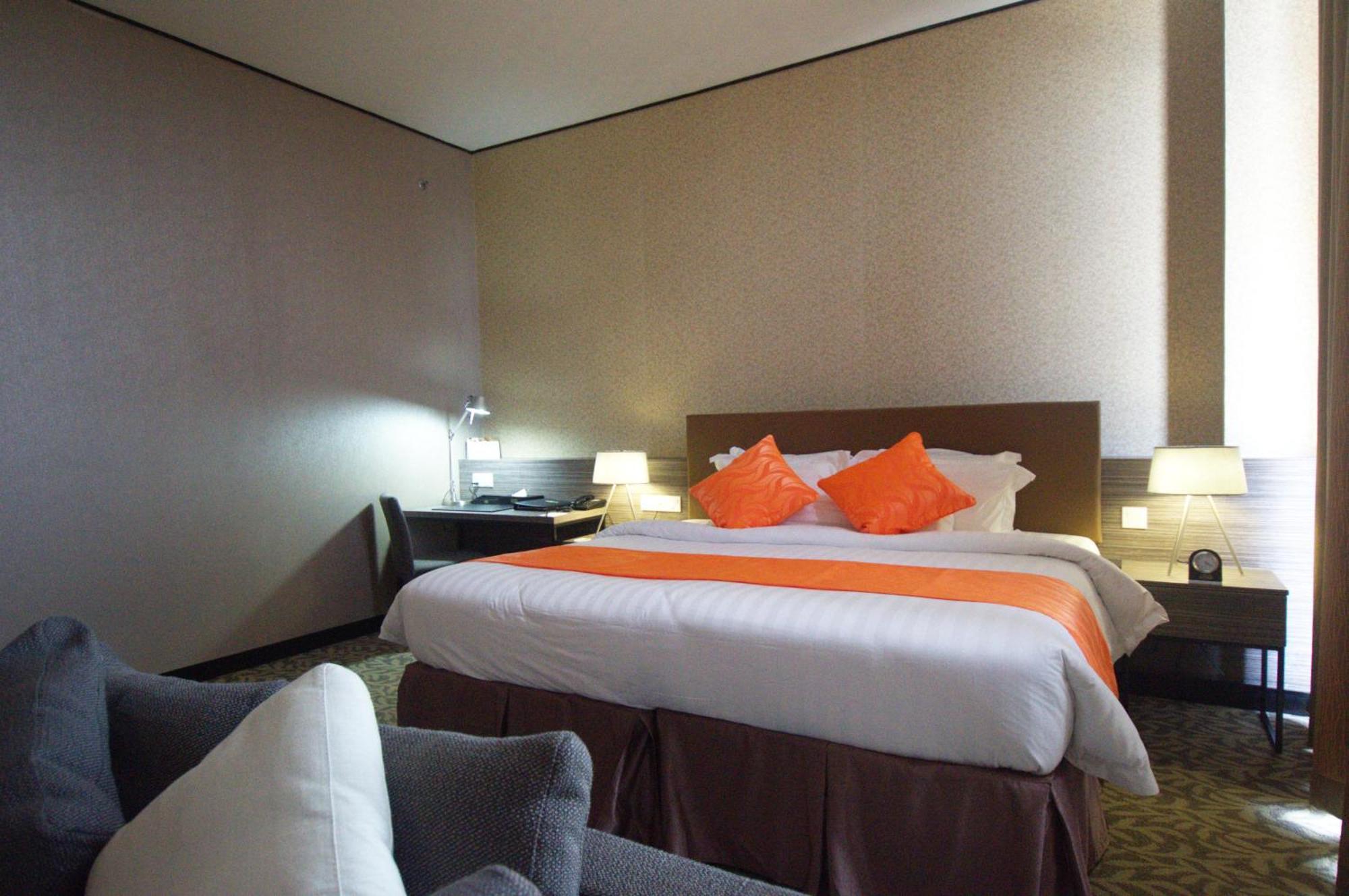 Grand Alora Hotel Алор Сетар Екстериор снимка