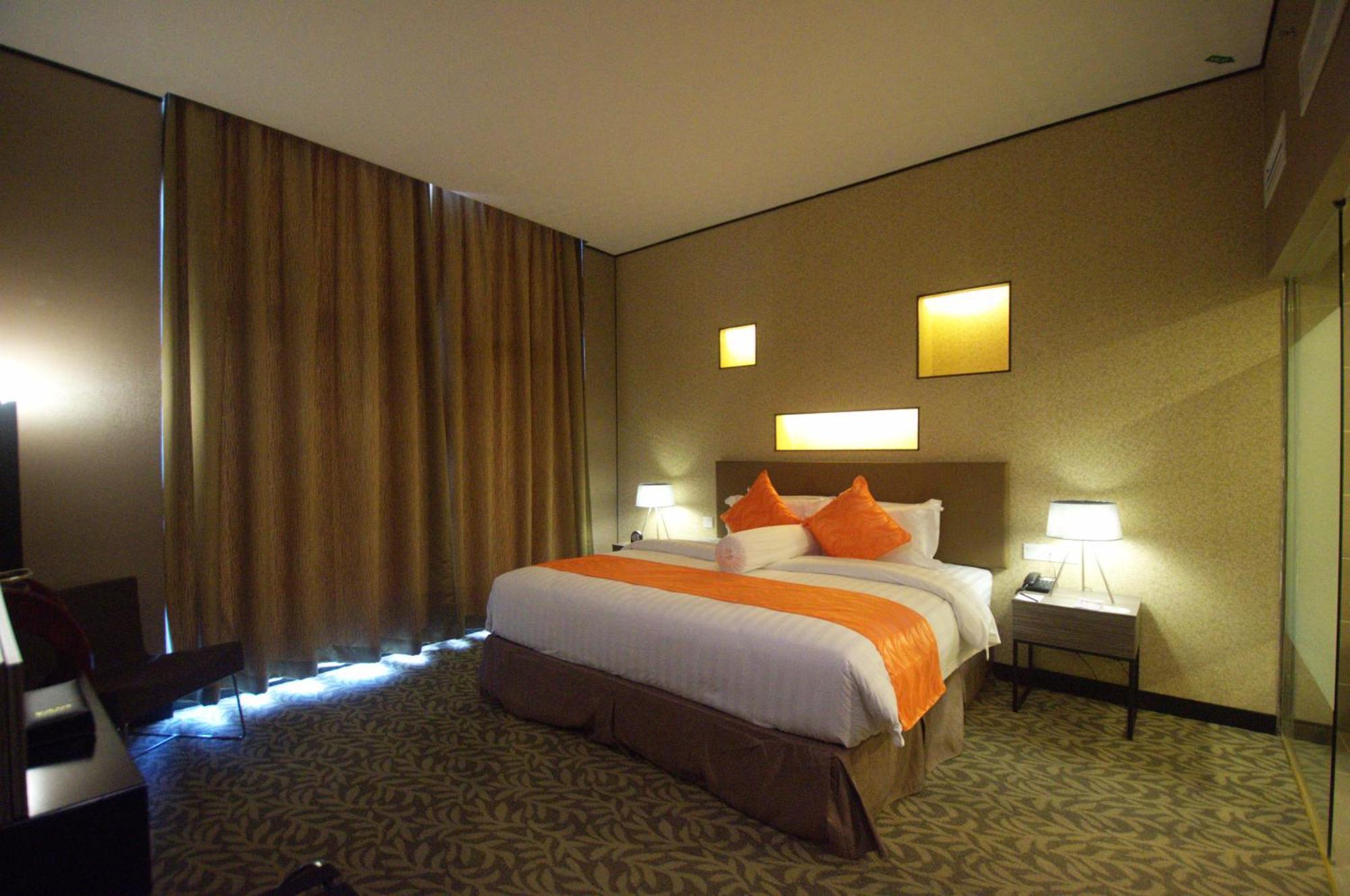 Grand Alora Hotel Алор Сетар Екстериор снимка