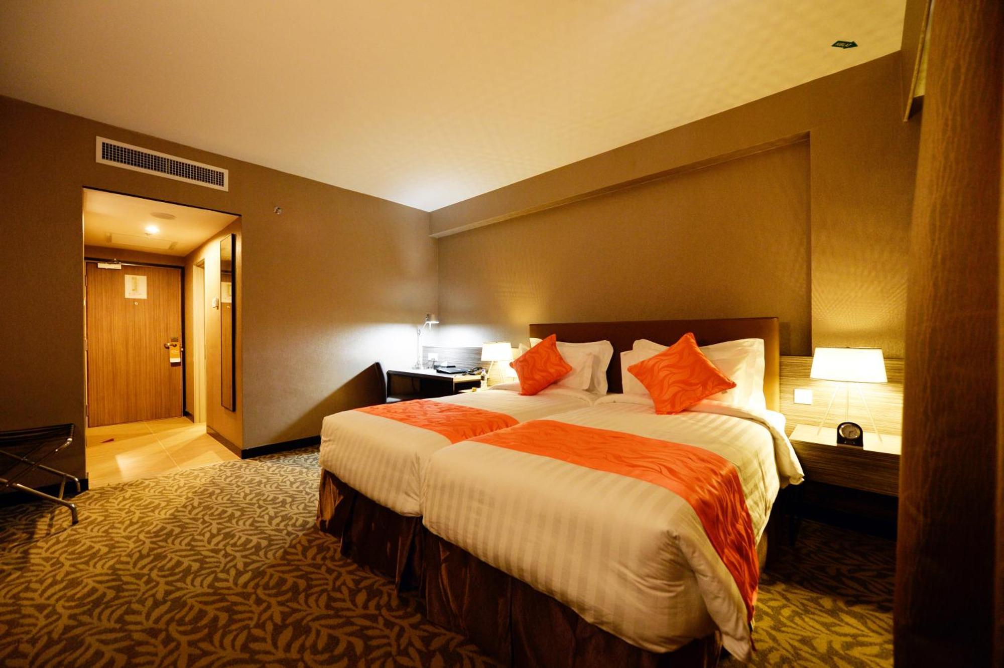 Grand Alora Hotel Алор Сетар Екстериор снимка
