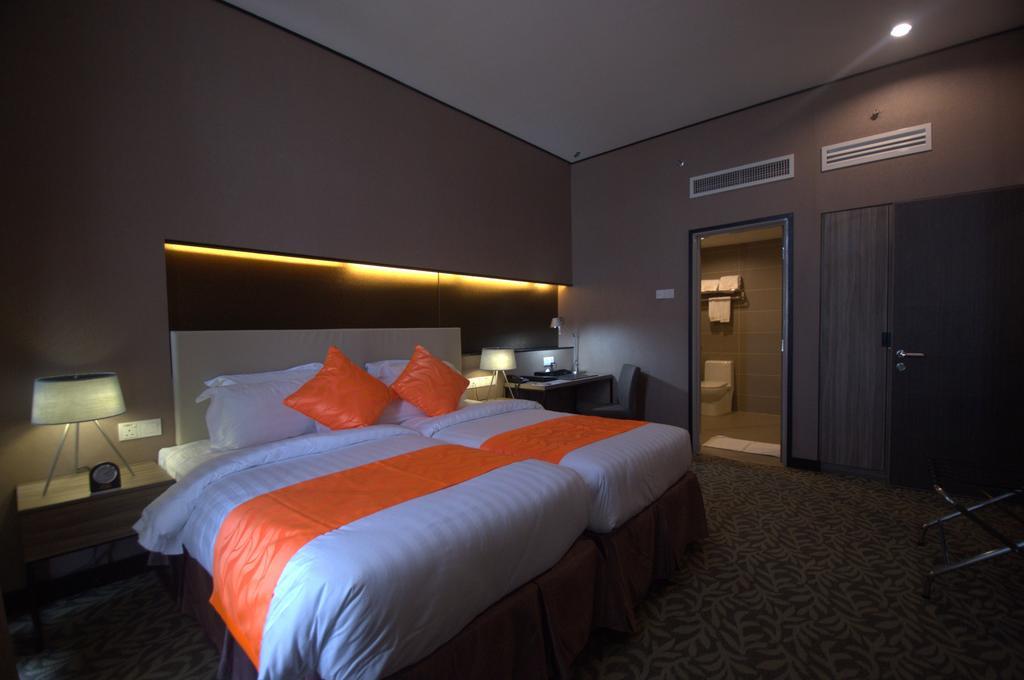 Grand Alora Hotel Алор Сетар Екстериор снимка