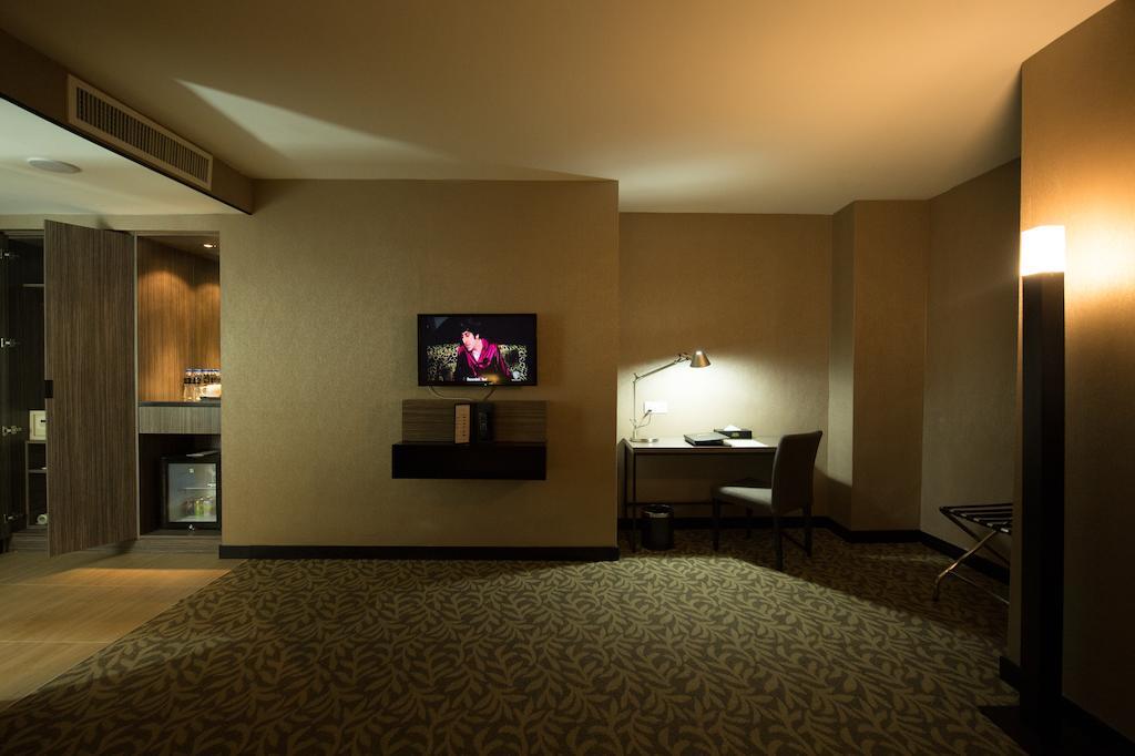 Grand Alora Hotel Алор Сетар Екстериор снимка
