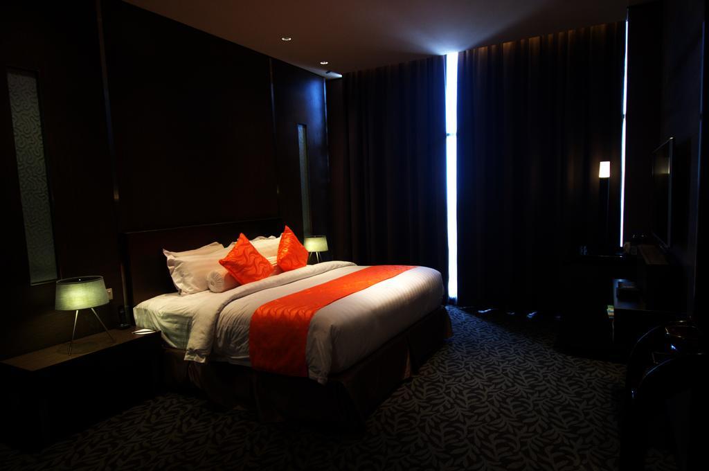 Grand Alora Hotel Алор Сетар Екстериор снимка