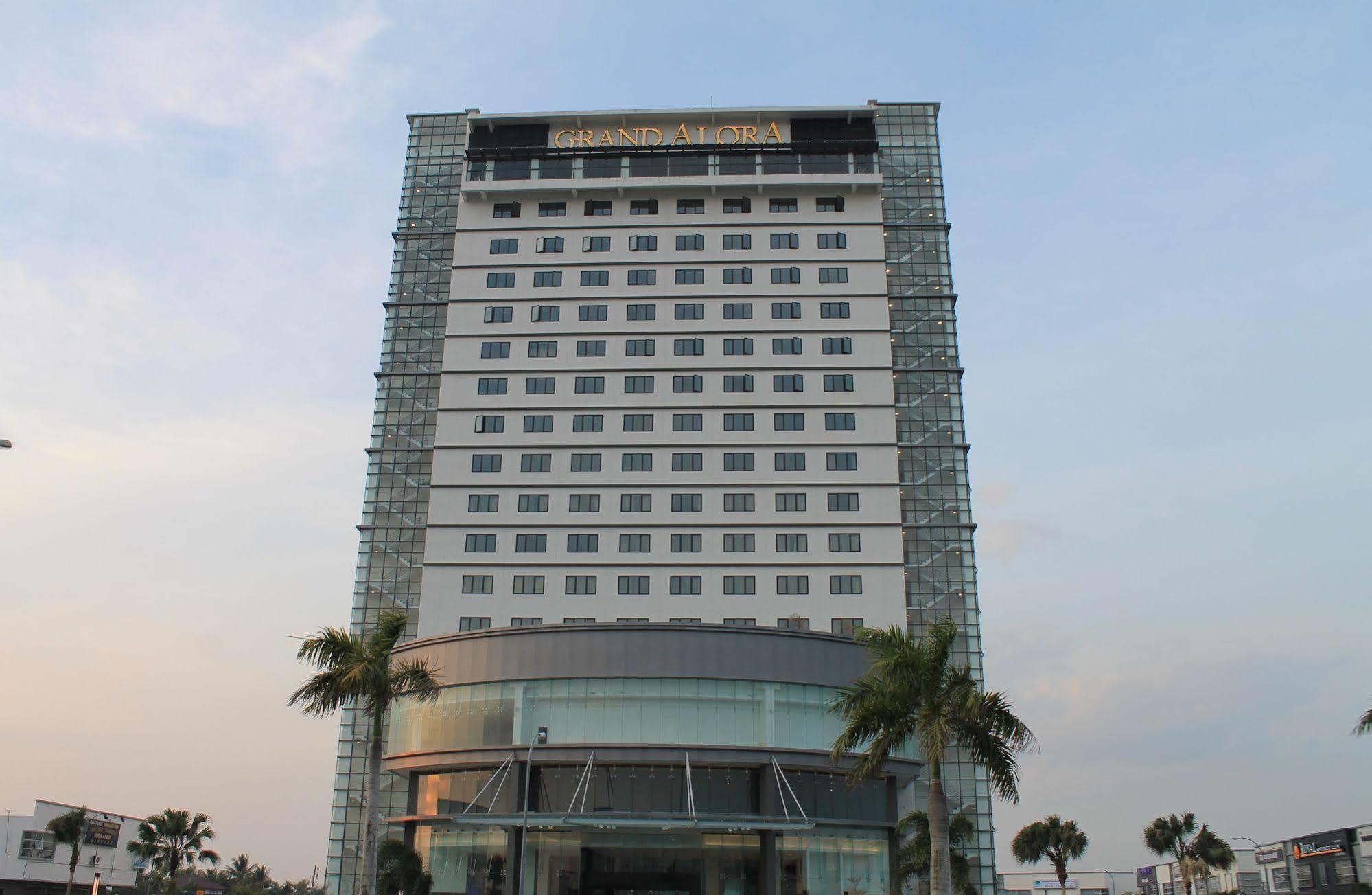 Grand Alora Hotel Алор Сетар Екстериор снимка