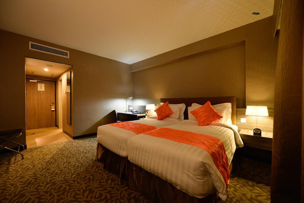 Grand Alora Hotel Алор Сетар Екстериор снимка