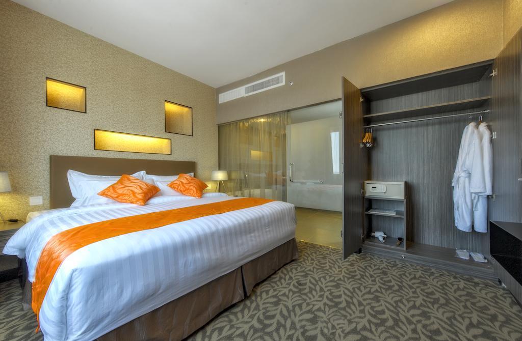 Grand Alora Hotel Алор Сетар Екстериор снимка