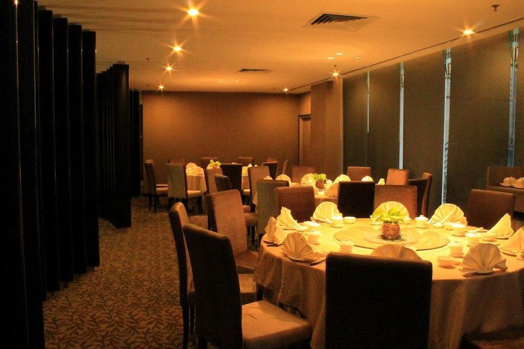 Grand Alora Hotel Алор Сетар Екстериор снимка