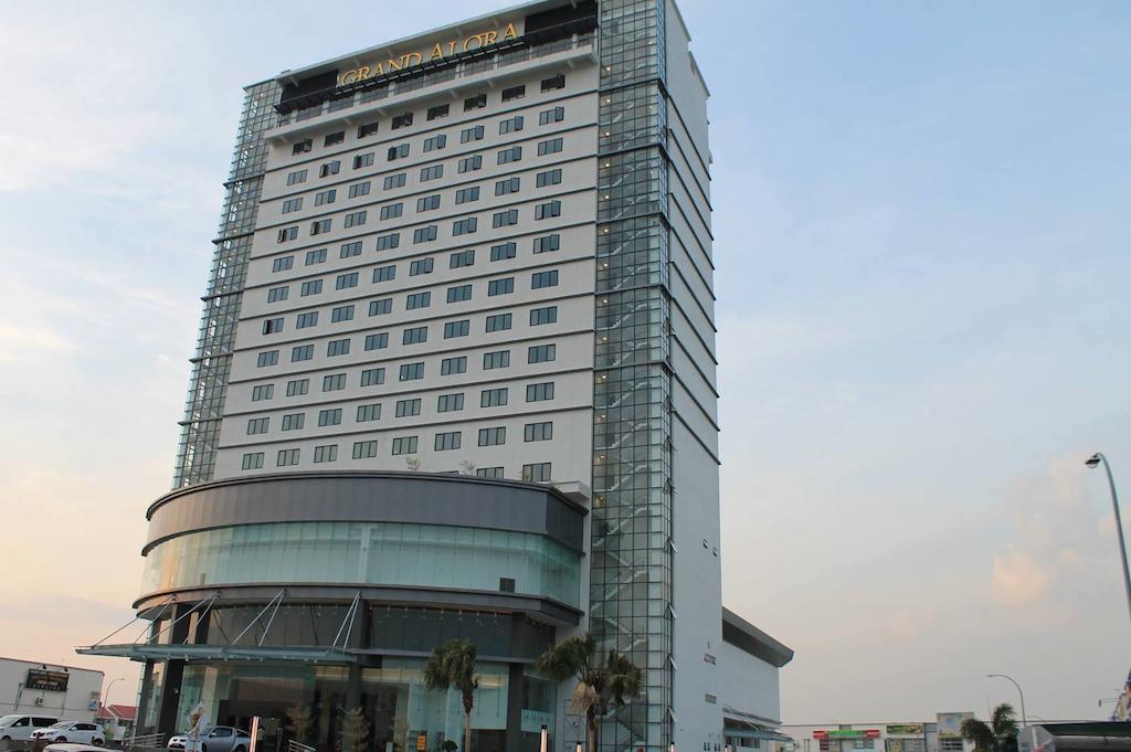 Grand Alora Hotel Алор Сетар Екстериор снимка