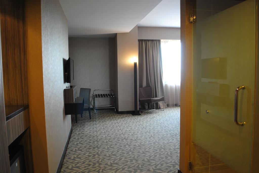 Grand Alora Hotel Алор Сетар Екстериор снимка