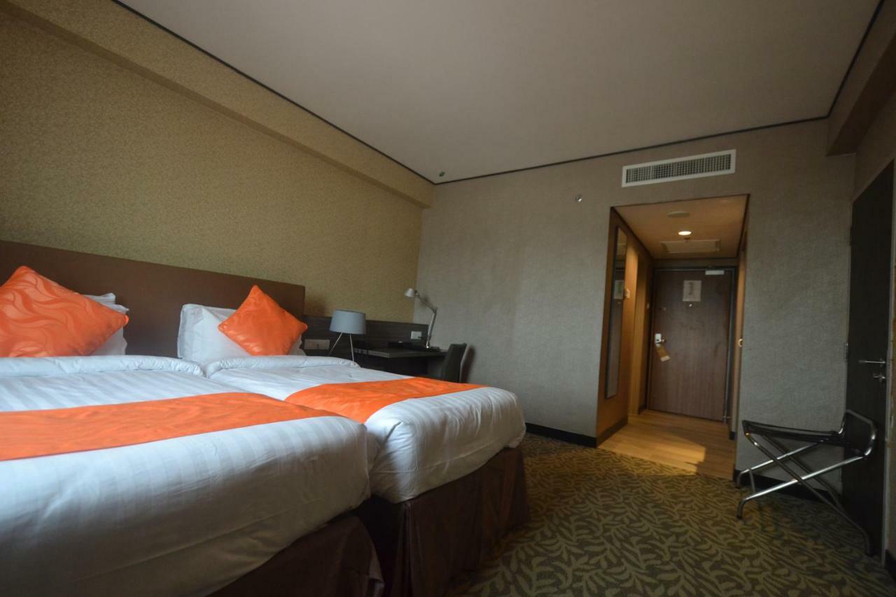 Grand Alora Hotel Алор Сетар Екстериор снимка